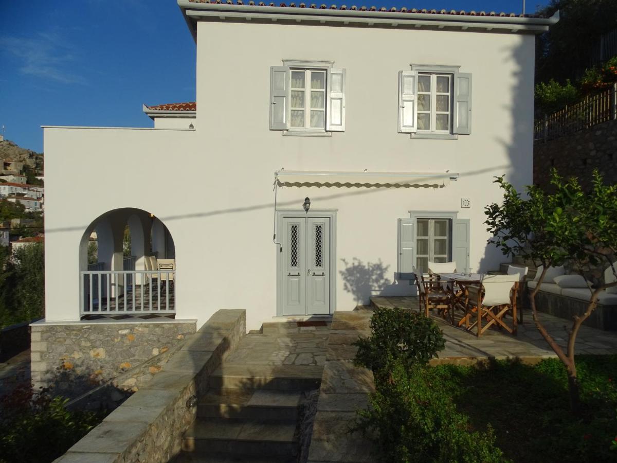 Ada Villa