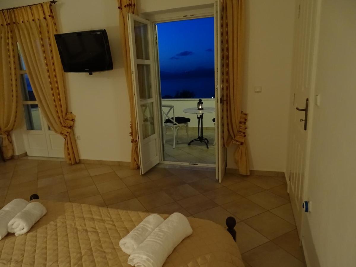 Ada Villa