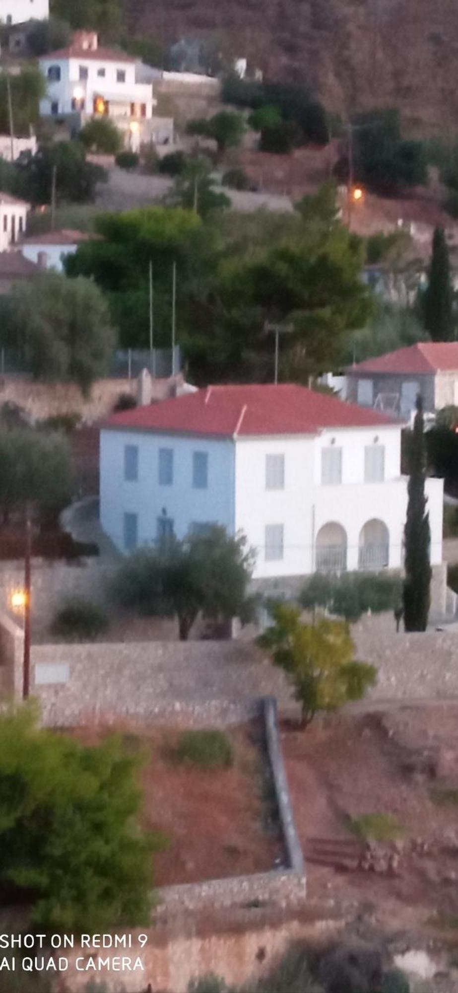 Ada Villa *